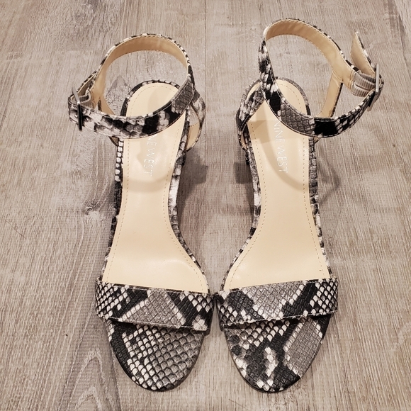 NEW Nine West Pixel Block Heel Python Print Sandal - Picture 3 of 7